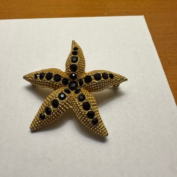 Vintage Bellini starfish brooch with black stones - Picture 3 of 7